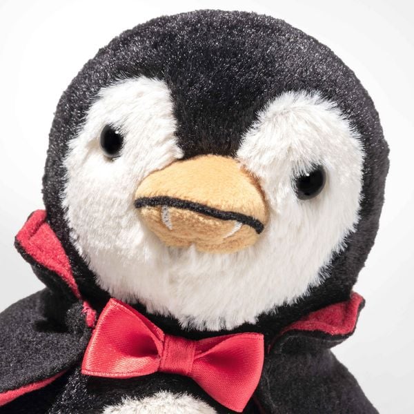 Produktbild: Steiff 057199 - Nibble der Vampir Pinguin, stehend, Pl&uuml;sch, 15 cm