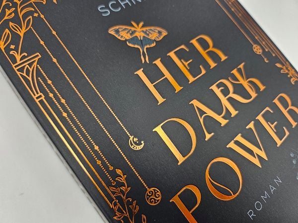 Produktbild: Her Dark Power