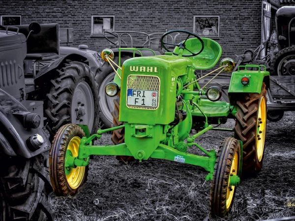 Produktbild: CALVENDO Puzzle Oldtimer Traktor Wahl 1000 Teile Puzzle quer | 1000 Teile Lege-Gr&ouml;&szlig;e 64 &times; 48 cm Foto-Puzzle f&uuml;r gl&uuml;ckliche Stunden