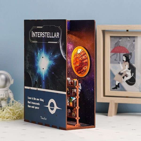 Book Nook DIY Bücherecke Interstellar