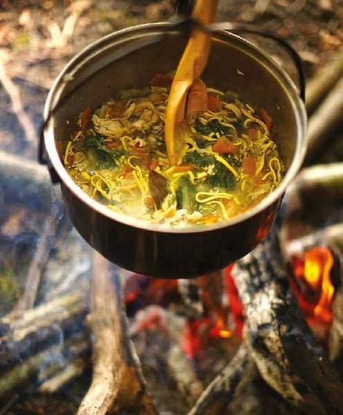 Produktbild: Koch drau&szlig;en! &Uuml;ber 100 Rezepte f&uuml;r jedes Wetter