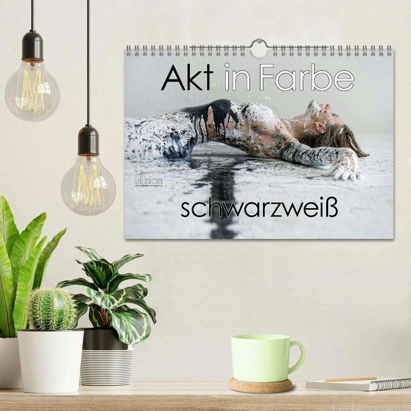 Produktbild: Akt in Farbe &ndash; schwarzwei&szlig; (Wandkalender 2026 DIN A4 quer), CALVENDO Monatskalender