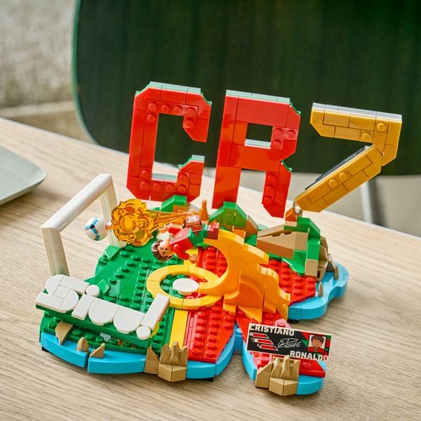 Produktbild: LEGO Editions 43012 Cristiano Ronaldo, Fu&szlig;ball-Highlights, Fu&szlig;ball-Deko; Bauset f&uuml;r Kinder