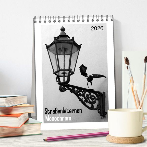 Produktbild: Stra&szlig;enlaternen Monochrom (Tischkalender 2026 DIN A5 hoch), CALVENDO Monatskalender