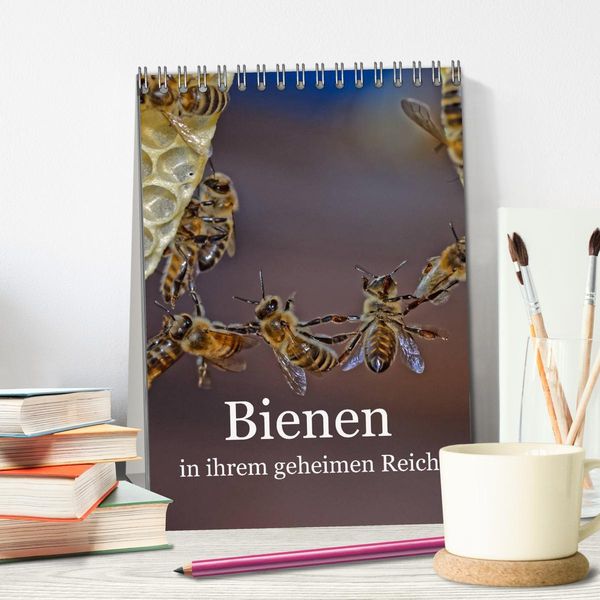 Produktbild: Bienen in ihrem geheimen Reich (Tischkalender 2026 DIN A5 hoch), CALVENDO Monatskalender