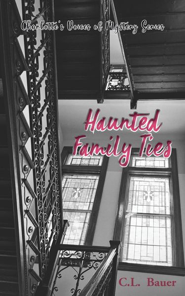 Produktbild: Haunted Family Ties (Charlotte's Voices of Mystery, #4)