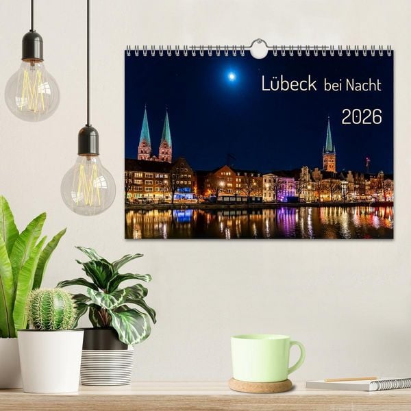 Produktbild: L&uuml;beck bei Nacht (Wandkalender 2026 DIN A4 quer), CALVENDO Monatskalender
