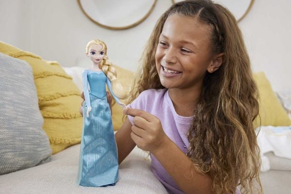 Produktbild: Disney Die Eiskönigin Spielzeug, Elsa-Modepuppe mit Accessoires