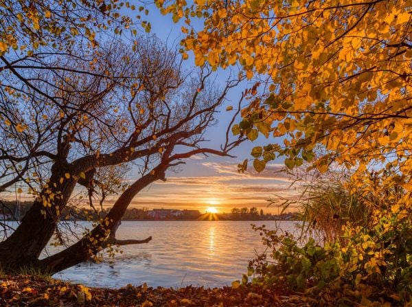 Produktbild: CALVENDO Puzzle Goldener Herbstabend am Tiefwarensee | 2000 Teile Lege-Gr&ouml;&szlig;e 90x67cm Foto-Puzzle f&uuml;r gl&uuml;ckliche Stunden