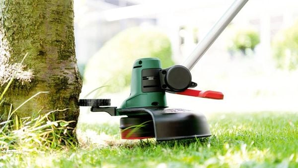 Produktbild: Bosch Home and Garden UniversalGrassCut 18V-260 Akku Rasentrimmer inkl. Akku, inkl. Ladeger&auml;t 18 V 2 Ah Schnittbreite (max.): 26 cm