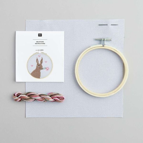 Produktbild: Stickpackung Gez&auml;hlter Kreuzstich, Romantischer Hase, &Oslash;10cm