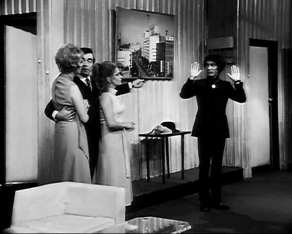 Produktbild: Auf und davon / Spritzige Kom&ouml;die mit Starbesetzung (Pidax Theater-Klassiker)