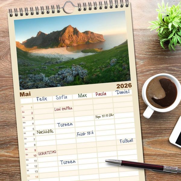 Produktbild: Familienplaner 2026 - Farben der Lofoten - Jahreszeiten jenseits des Polarkreises mit 5 Spalten (Wandkalender, 21 x 45 cm) CALVENDO