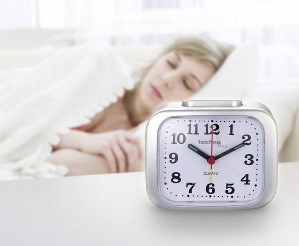 Produktbild: Techno Line Model XL silber Quarz Wecker Silber Alarmzeiten 1 1 Timerzeit