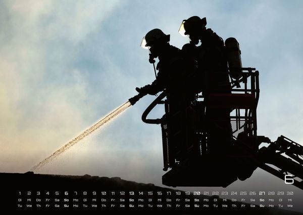Produktbild: FIREFIGHTER - Retter in der Not - Feuerwehr - 2027 - Kalender DIN A2