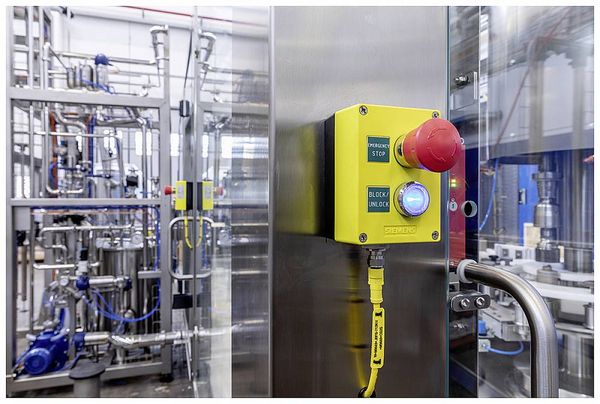 Produktbild: Siemens 3SU18010NB002AC2 3SU1801-0NB00-2AC2 Pilztaster im Geh&auml;use, mit Schutzkragen Gelb Drehentriegelung 1 St.