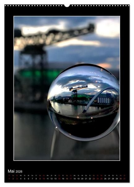 Produktbild: Momente aus Glas &ndash; Glaskugelfotografie (Wandkalender 2026 DIN A2 hoch), CALVENDO Monatskalender