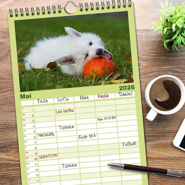 Produktbild: Familienplaner 2026 - Wei&szlig;er Schweizer Sch&auml;ferhund - Ein Tag im Leben einer Hundefamilie mit 5 Spalten (Wandkalender, 21 x 45 cm) CALVENDO