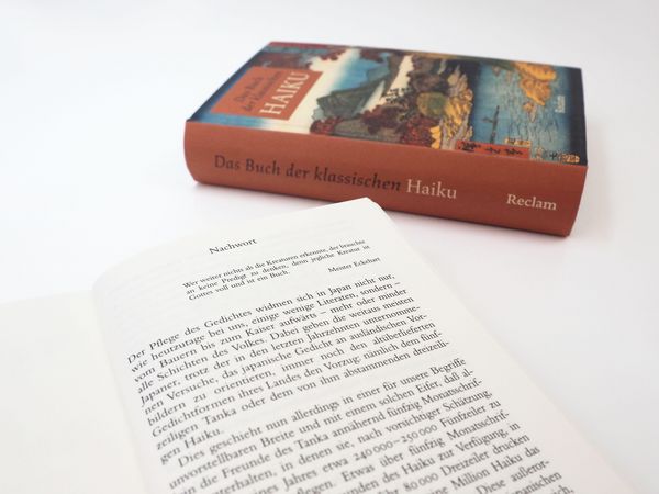 Produktbild: Das Buch der klassischen Haiku. Japanische Dreizeiler
