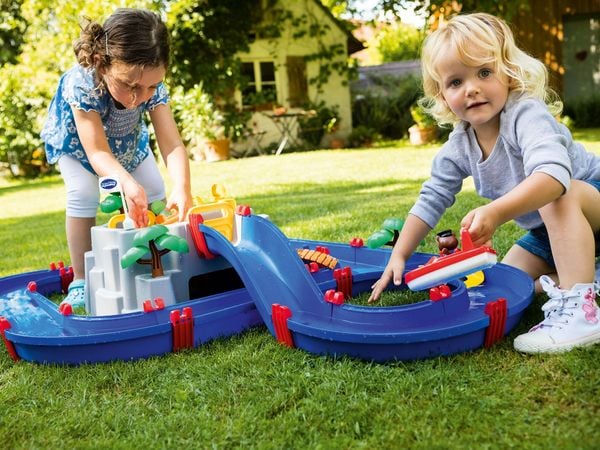 Produktbild: AquaPlay - Wasserbahn Set Bergsee - 42-teiliges Spieleset mit Bergsee, Wasserfall und geheimer H&ouml;hle, Wasserspielspa&szlig; inkl. 3 Tierfiguren, 2 Booten, ab 3 Jahren