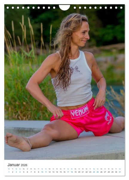 Produktbild: female fighter - Kampfsportlerinnen - pink shorts (Wandkalender 2026 DIN A4 hoch), CALVENDO Monatskalender