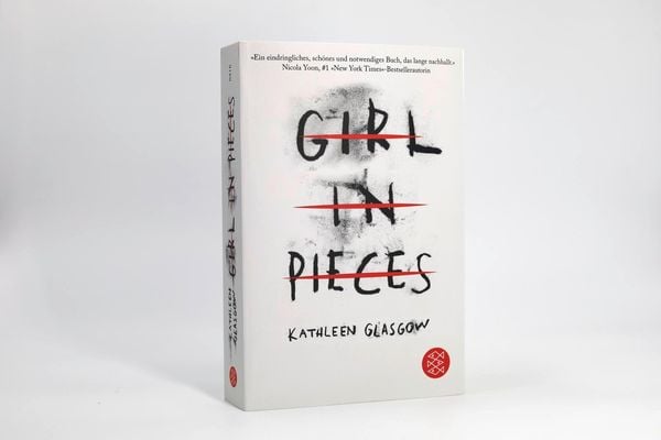 Produktbild: Girl in Pieces