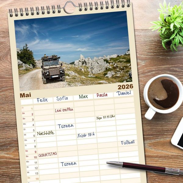 Produktbild: Familienplaner 2026 - Mit dem 4x4 durch Europa mit 5 Spalten (Wandkalender, 21 x 45 cm) CALVENDO