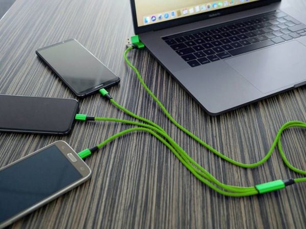 Produktbild: Smrter USB-Ladekabel USB 2.0 Apple Lightning Stecker, USB-A Stecker, USB-C&reg; Stecker, USB-Micro-B Stecker 1.20m Gr&uuml;n mit