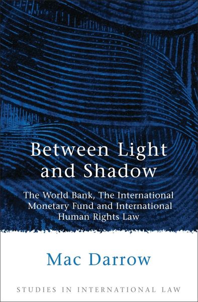 Produktbild: Between Light and Shadow