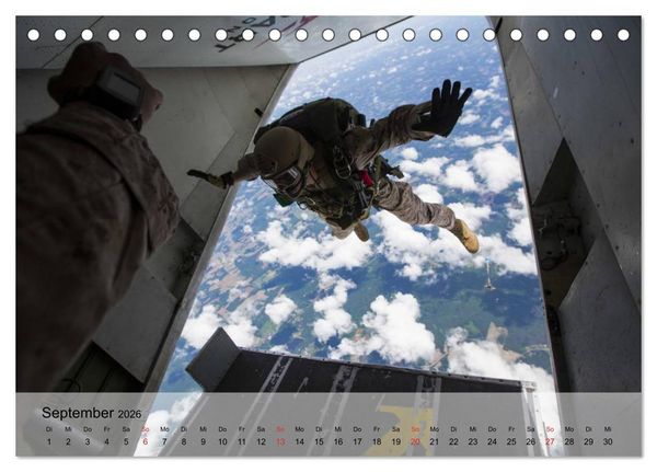 Produktbild: Fallschirmspringer. Absprung der U.S. Navy Seals (Tischkalender 2026 DIN A5 quer), CALVENDO Monatskalender