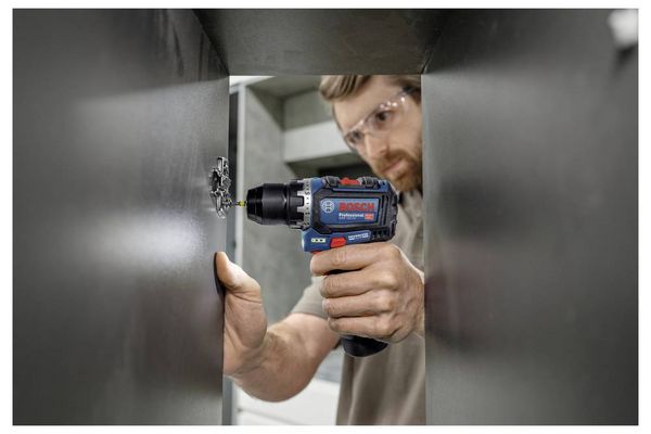 Produktbild: Bosch Professional 0615A500CF Akku-Schrauber 12 V 2 Ah Li-Ion b&uuml;rstenlos, inkl. Akku, inkl. Ladeger&auml;t