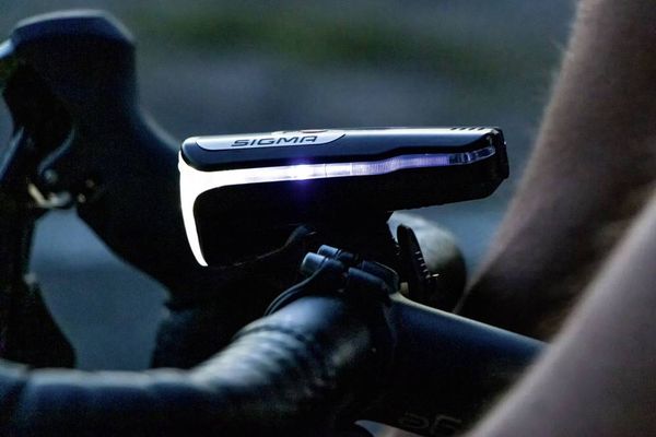 Sigma Fahrrad-Scheinwerfer AURA 80 LED akkubetrieben Schwarz