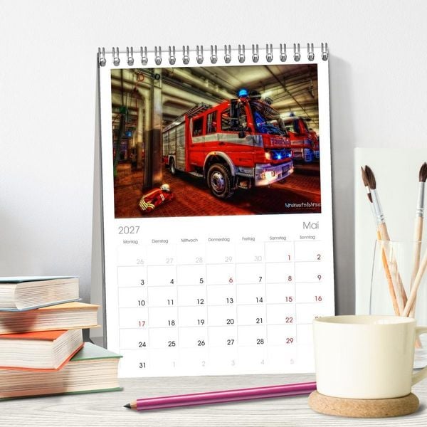 Produktbild: Tischplaner 2027 - HDR Einsatzfahrzeuge (A5 Tischkalender zum Aufstellen) CALVENDO