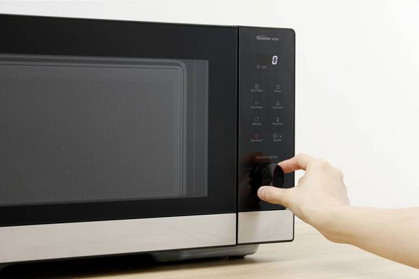 Produktbild: Panasonic NN-GD38QSEPG Mikrowelle Schwarz Edelstahl 1000 W (NN-GD38QSEPG)
