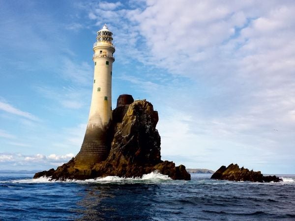 Produktbild: CALVENDO Puzzle Leuchtturm auf Fastnet Rock, dem s&uuml;dlichsten Punkt Irlands 1000 Teile Puzzle quer | 1000 Teile Lege-Gr&ouml;&szlig;e 64 &times; 48 cm Foto-Puzzle f&uuml;r gl&uuml;ckliche Stunden
