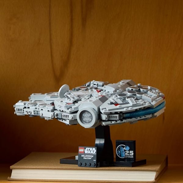 Produktbild: LEGO Star Wars 75375 - Millenium Falke, baubares Sternenschiff Modell