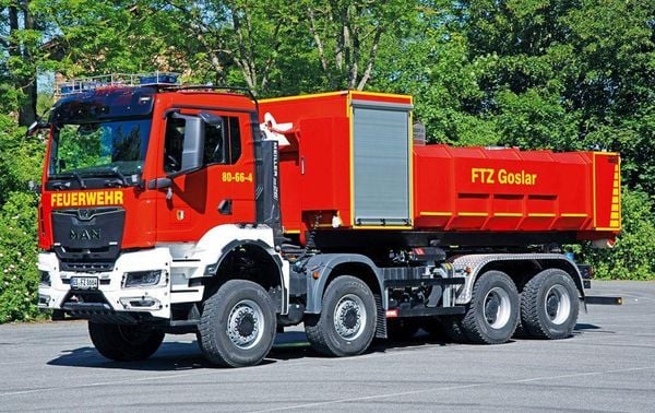 Produktbild: Jahrbuch Feuerwehrfahrzeuge 2024