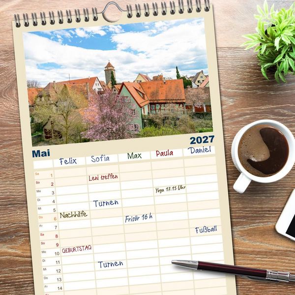 Produktbild: Familienplaner 2027 - Ein Spaziergang durch Rothenburg ob der Tauber mit 5 Spalten (Wandkalender, 21 x 45 cm) CALVENDO