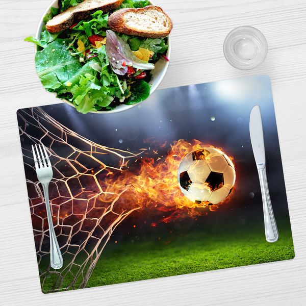 Produktbild: Tischsetmacher Tischset f&uuml;r Kinder Flammender Fu&szlig;ball mit Feuerschweif, aus hochwertigem Vinyl , 44 x 32 cm