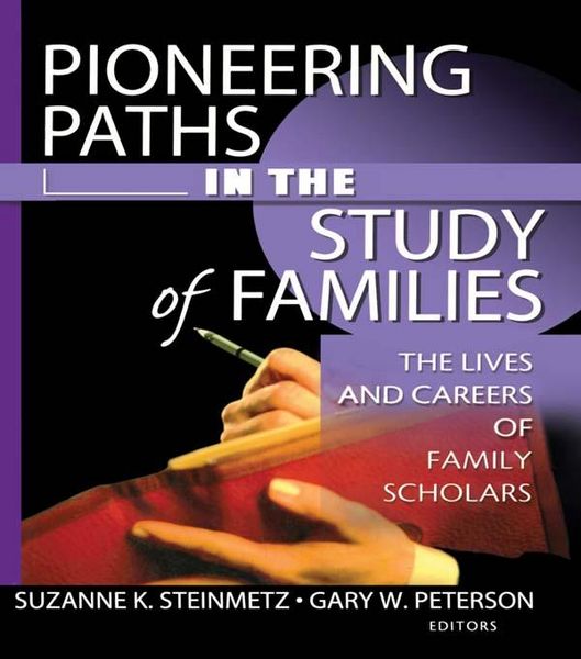 Produktbild: Pioneering Paths in the Study of Families