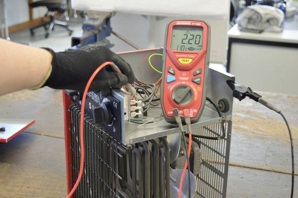 Produktbild: Benning IT 100 Isolationsmessger&auml;t 50 V, 100 V, 250 V, 500 V, 1000V 20 GΩ