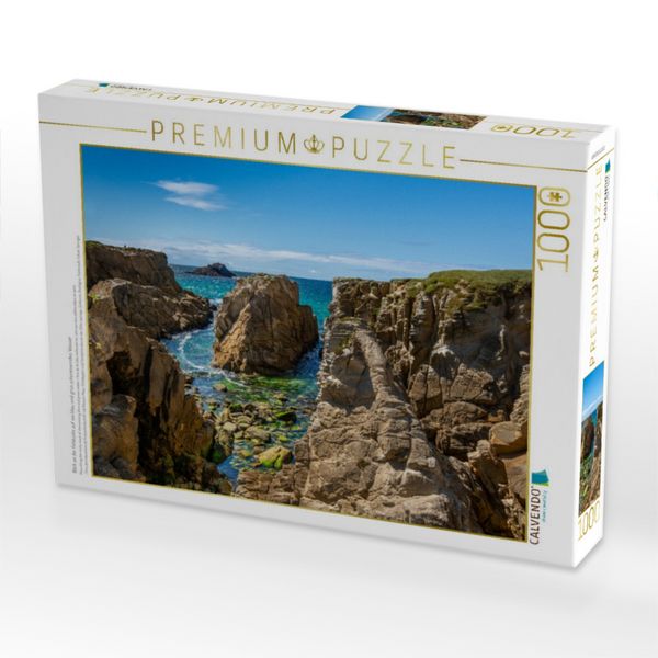 Produktbild: CALVENDO Puzzle Blick an der Felsk&uuml;ste auf ein blau und gr&uuml;n schimmerndes Wasser | 1000 Teile Lege-Gr&ouml;&szlig;e 64x48cm Foto-Puzzle f&uuml;r gl&uuml;ckliche Stunden