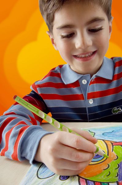 Produktbild: STABILO Ergonomischer Dreikant-Buntstift EASYcolors, f&uuml;r Rechtsh&auml;nder, hellgr&uuml;n