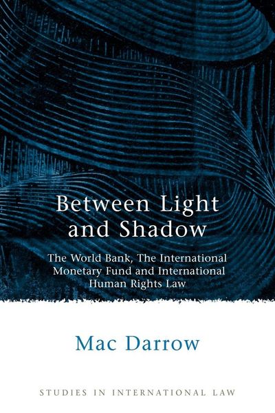 Produktbild: Between Light and Shadow