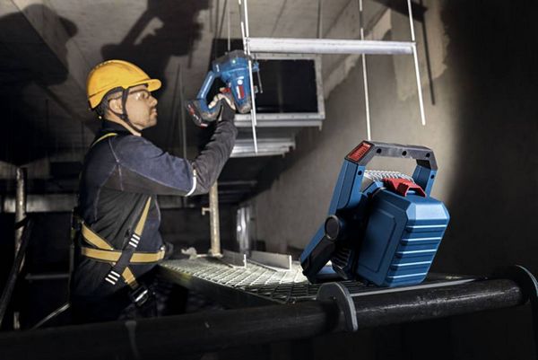 Produktbild: Bosch Professional GLI18V-3000 Akku-LED-Arbeitsleuchte 06014A8100