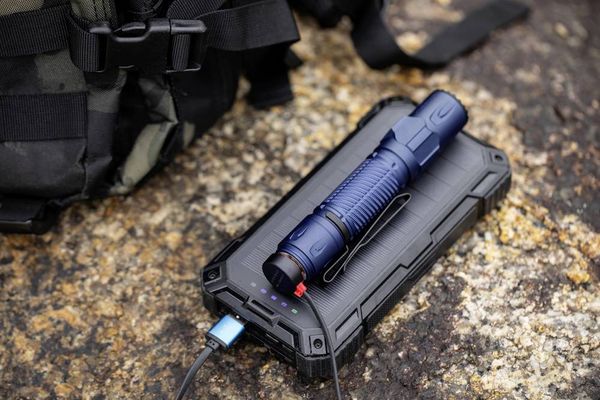 Produktbild: OLight LED Mini-Taschenlampe mit Holster, mit G&uuml;rtelclip akkubetrieben 178g