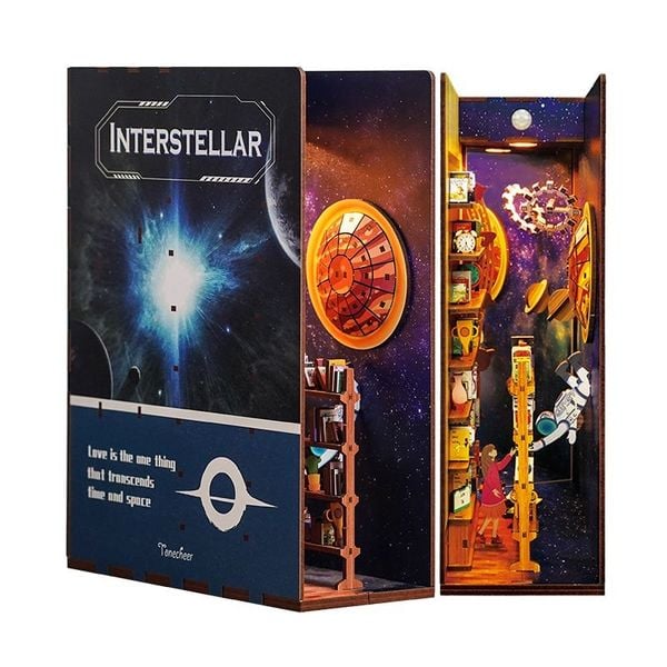 Book Nook DIY Bücherecke Interstellar