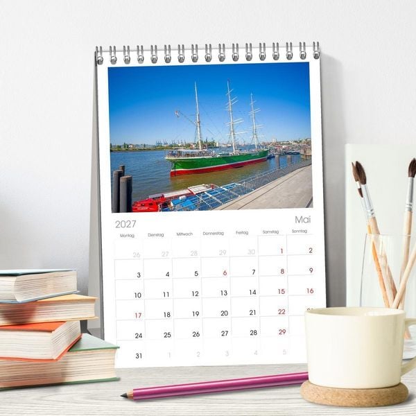 Produktbild: Tischplaner 2027 - Hamburg - Zwischen Alster und Elbe (A5 Tischkalender zum Aufstellen) CALVENDO