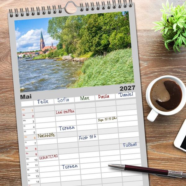 Produktbild: Familienplaner 2027 - Unterwegs in Schleswig mit 5 Spalten (Wandkalender, 21 x 45 cm) CALVENDO