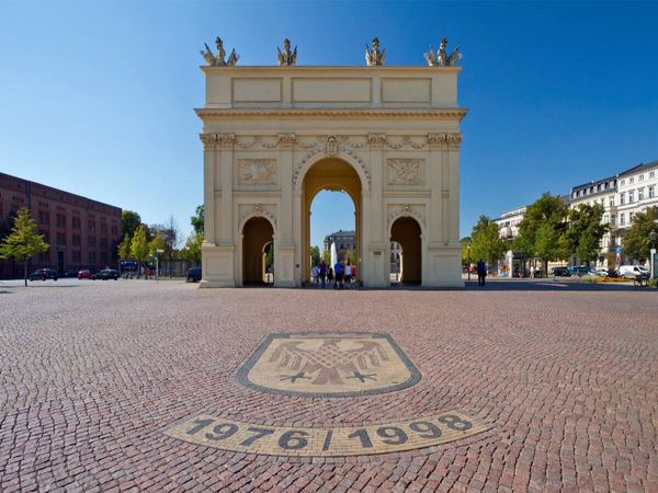 Produktbild: CALVENDO Puzzle POTSDAM Brandenburger Tor | 1000 Teile Lege-Gr&ouml;&szlig;e 64x48cm Foto-Puzzle f&uuml;r gl&uuml;ckliche Stunden